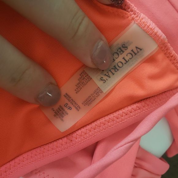 Victoria's Secret bikini - Picture 4 of 9